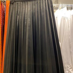 Jcrew leather pleated skirt (black)